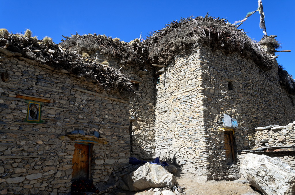Dzień 19: Kamienne zabudowania wsi-fortecy: Chharka Bhot